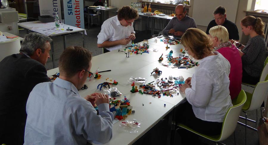 LEGO SERIOUS PLAY Methode Bild von einem Workshop